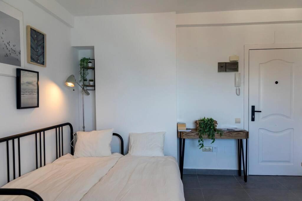 Beachfront Apartment Near Marbella Sitio de Calahonda Dış mekan fotoğraf