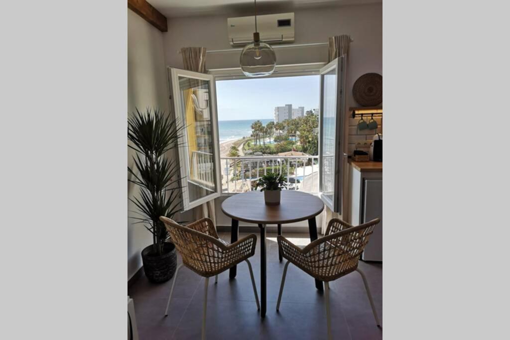 Beachfront Apartment Near Marbella Sitio de Calahonda Dış mekan fotoğraf